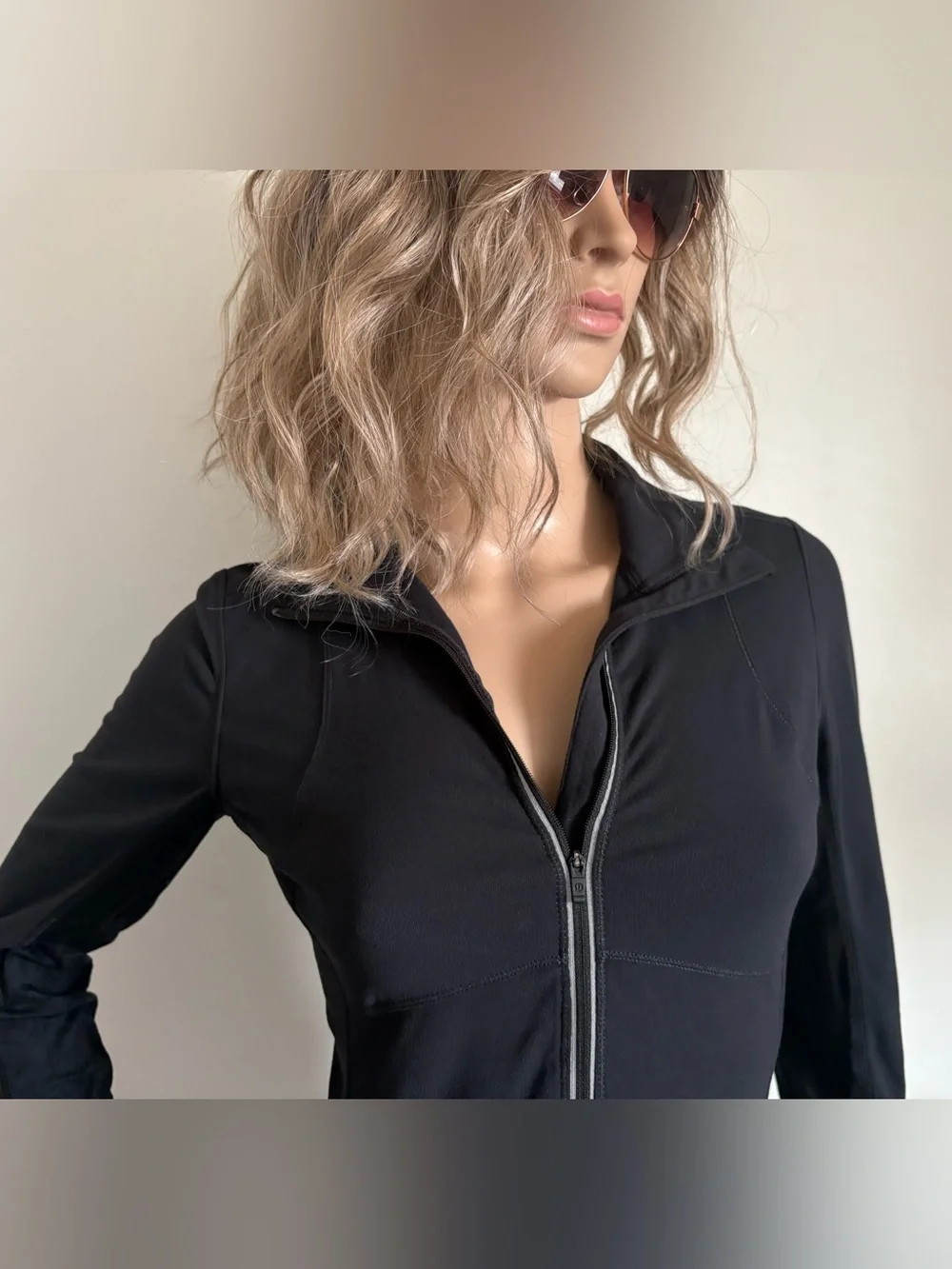 Lululemon Star Runner Black Pullover half-zip pockets thumbholes in sleeves Sz 6